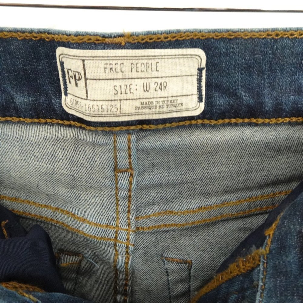 Free People Distressed Knee Jeans Women's Size 24 Blue Denim High Rise - Picture 6 of 8